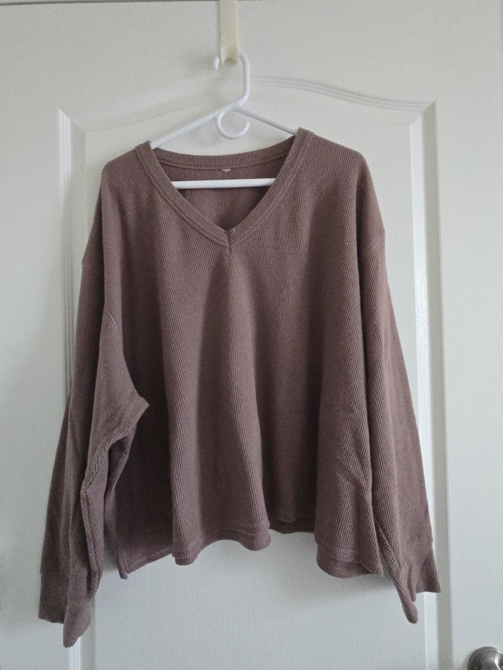 Relaxed V-Neck Women’s Sweater in Mauve Brown